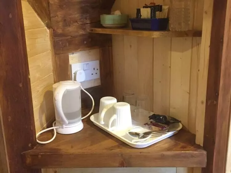 Cedar House B&b