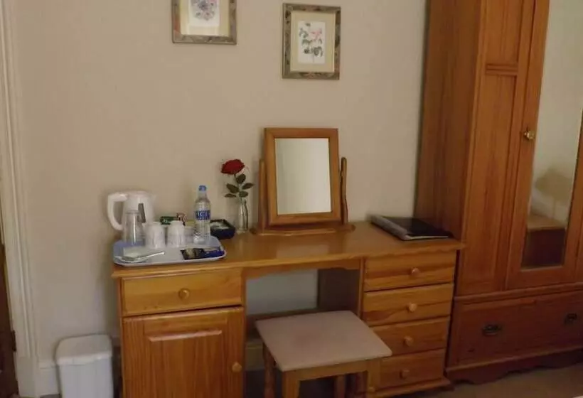 Cedar House B&b