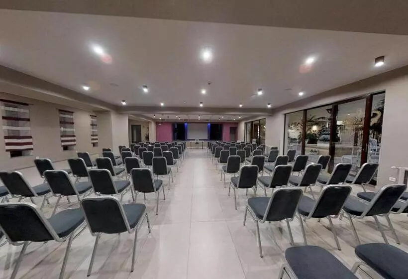 ホテル Ibis Styles Gniezno Stare Miasto