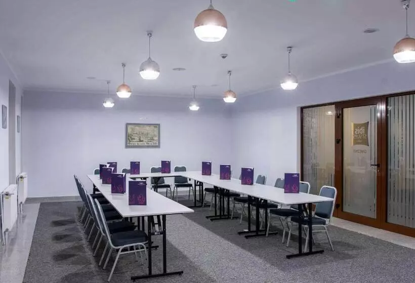 ホテル Ibis Styles Gniezno Stare Miasto