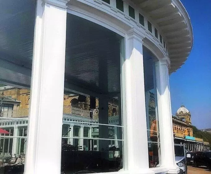 Rivelyn Hotel Bar & Restaurant