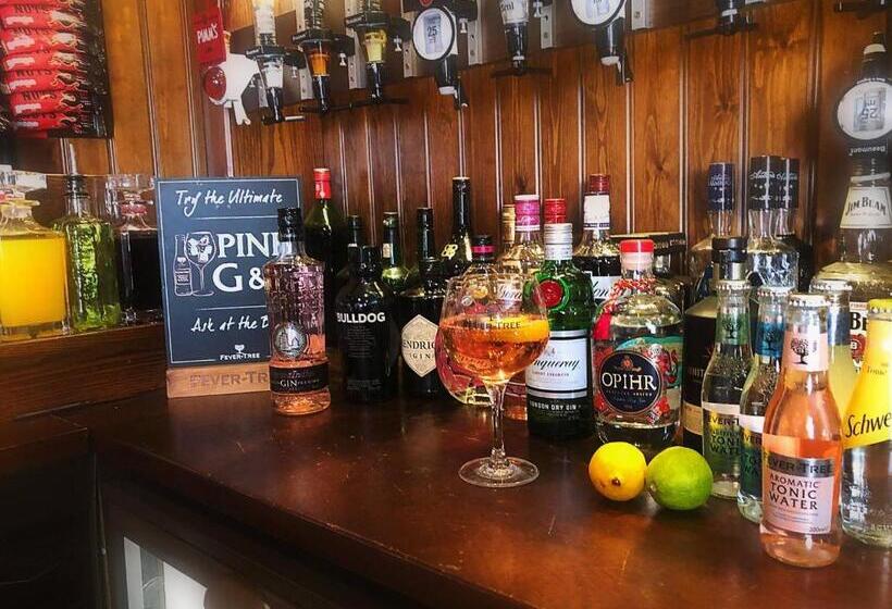 Rivelyn Hotel Bar & Restaurant