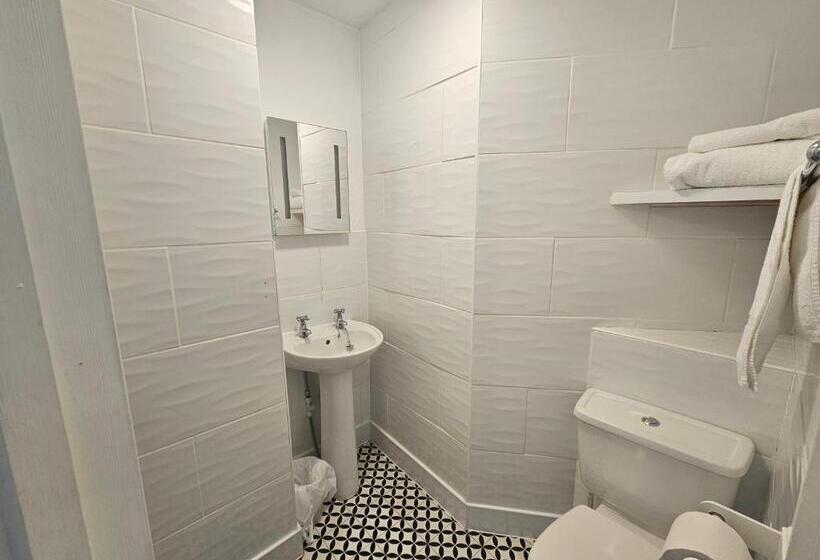 Rivelyn Hotel Bar & Restaurant