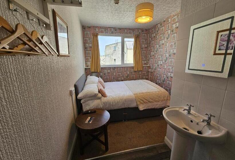 Rivelyn Hotel Bar & Restaurant