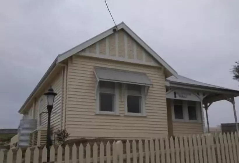 Lighthouse Lodge