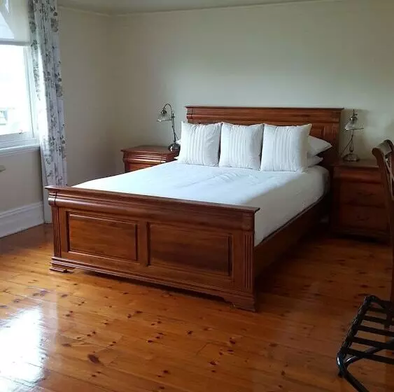 Lighthouse Lodge