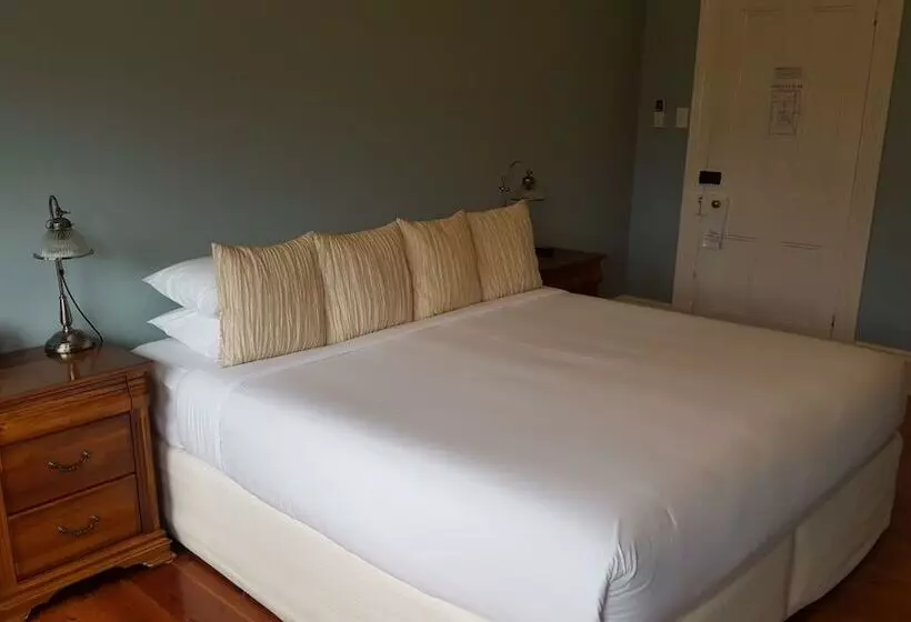 Lighthouse Lodge