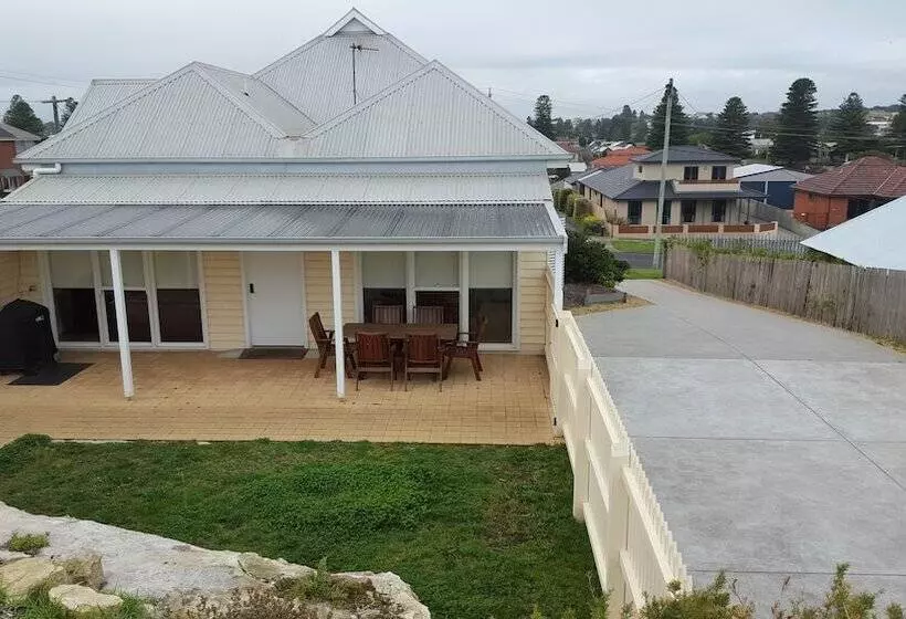 Lighthouse Lodge