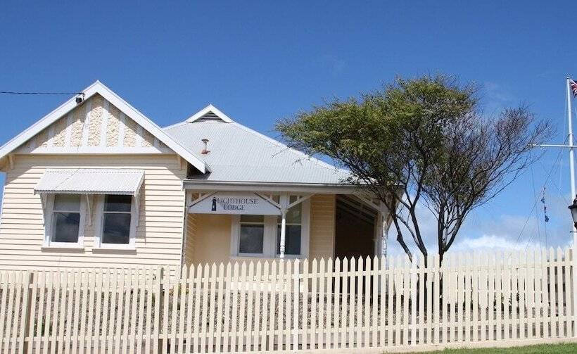 Lighthouse Lodge