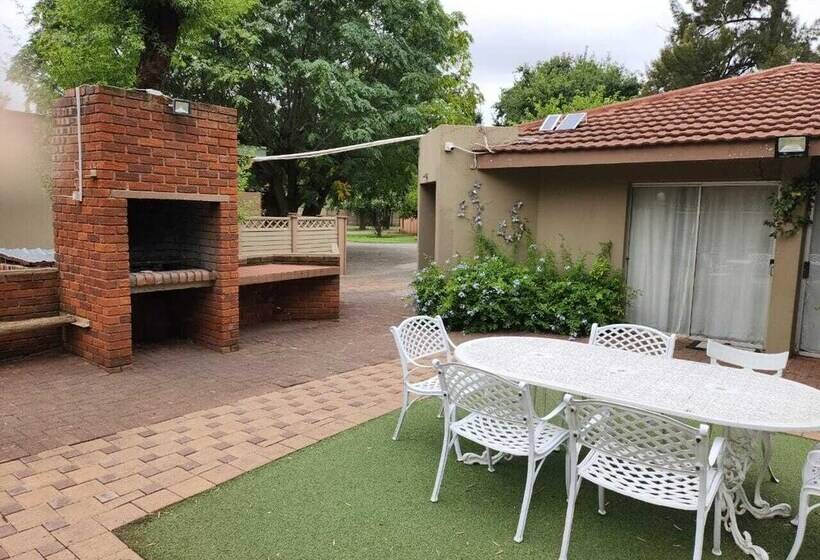 膳宿费 Rusplek Guesthouse And Conference Centre