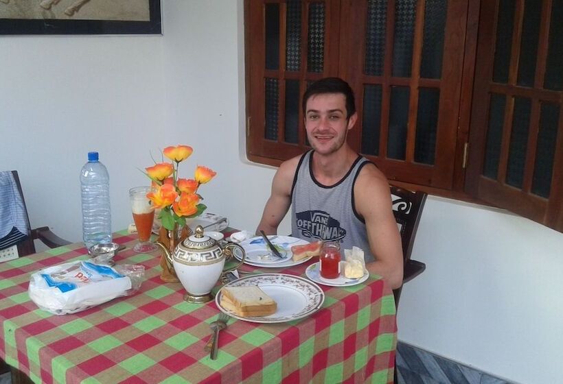 Пансион Sameera Villa