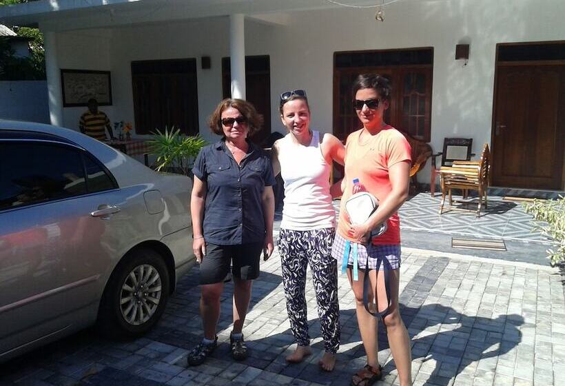 Пансион Sameera Villa