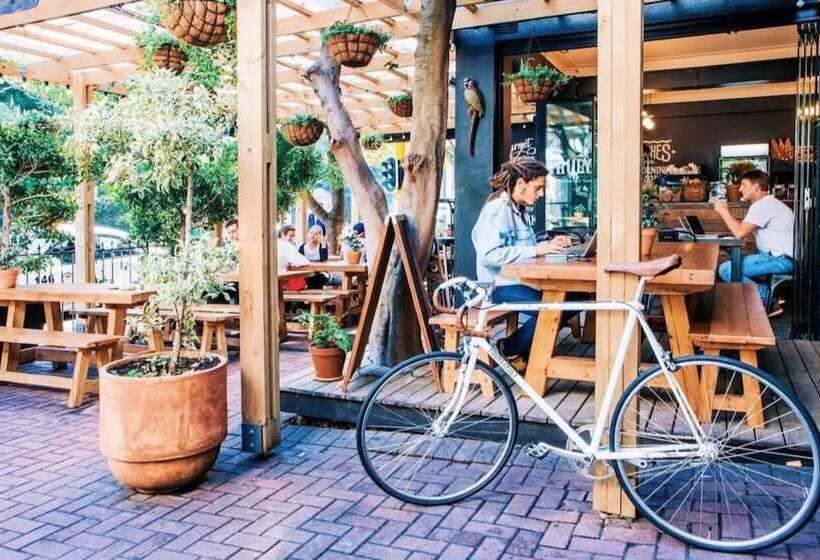 הוסטל Never At Home Kloof Street