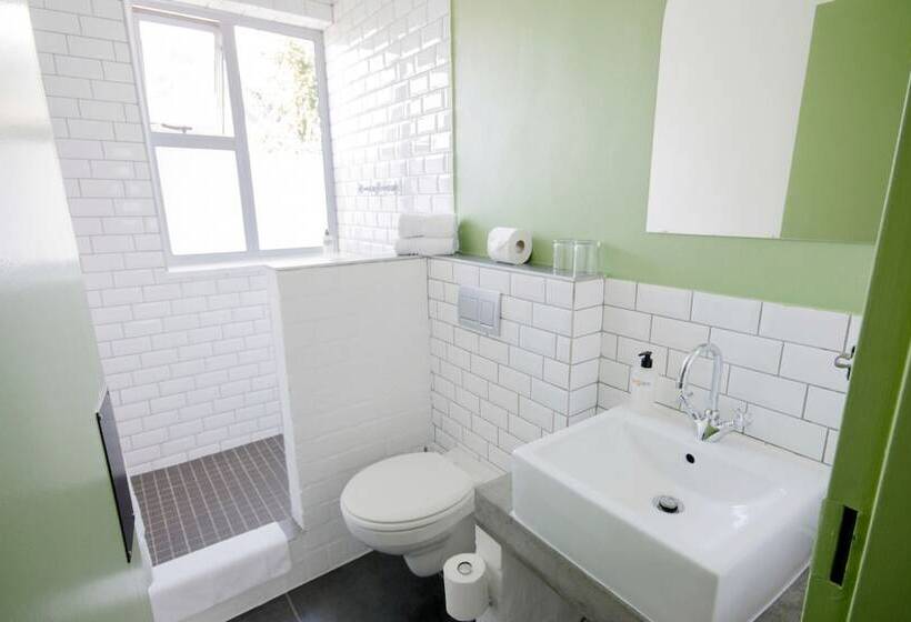 הוסטל Never At Home Kloof Street