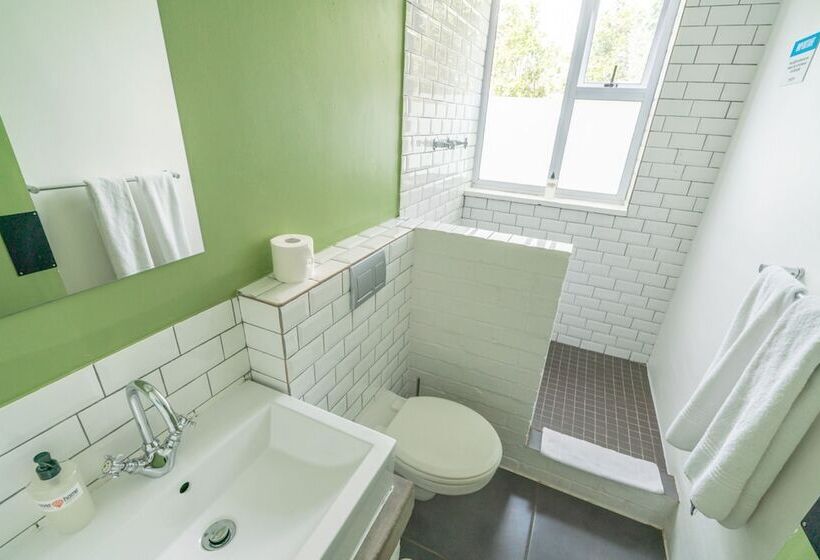 הוסטל Never At Home Kloof Street