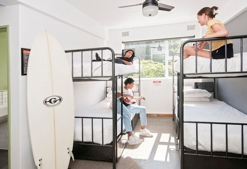 הוסטל Never At Home Kloof Street