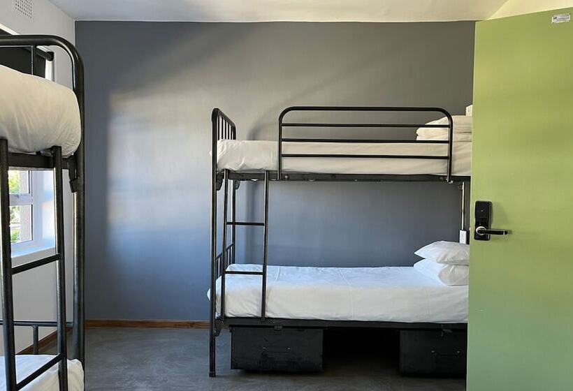 הוסטל Never At Home Kloof Street