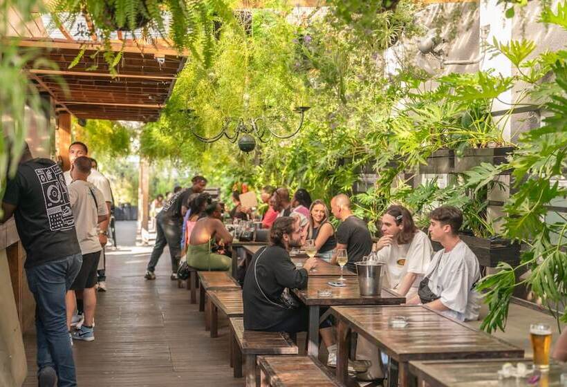 הוסטל Never At Home Kloof Street