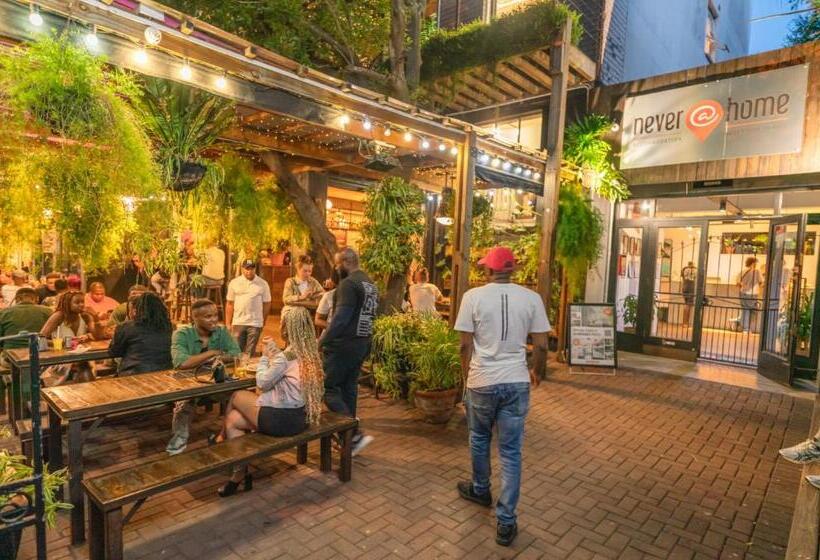 הוסטל Never At Home Kloof Street