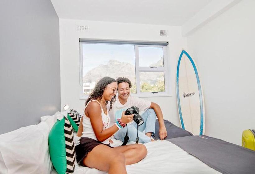 הוסטל Never At Home Kloof Street