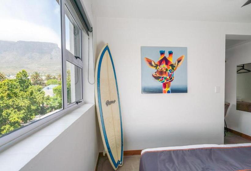 הוסטל Never At Home Kloof Street