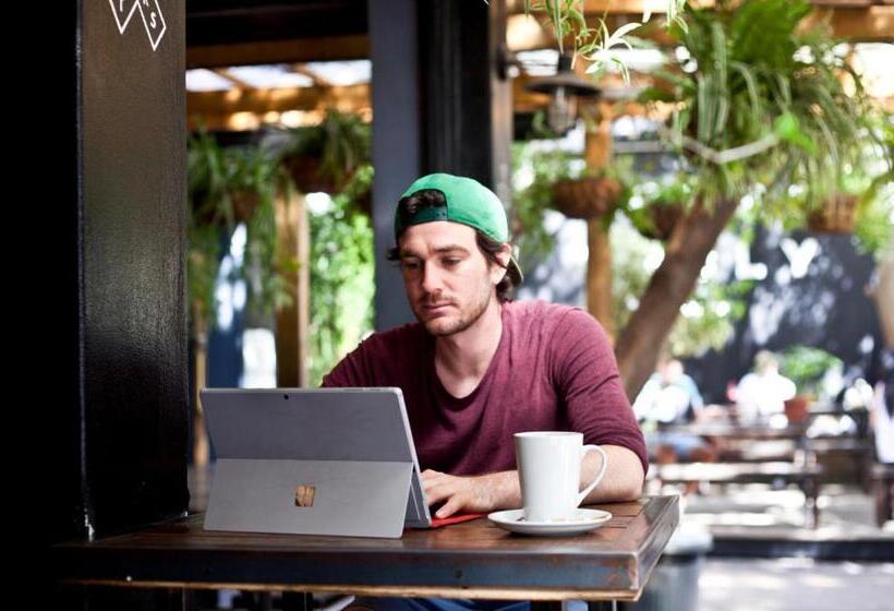 הוסטל Never At Home Kloof Street