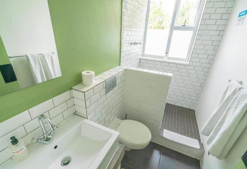 הוסטל Never At Home Kloof Street