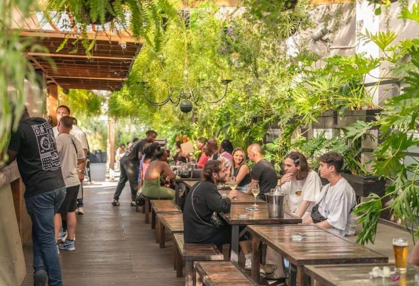 הוסטל Never At Home Kloof Street