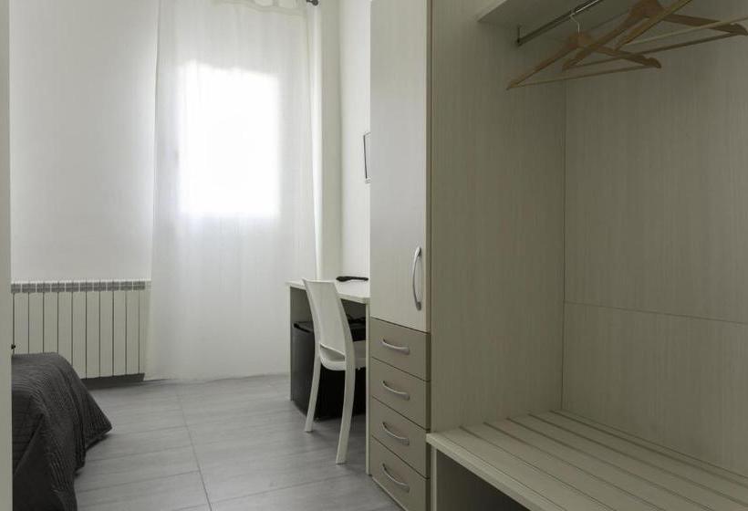 호텔 Easy Venice Rooms 1 2