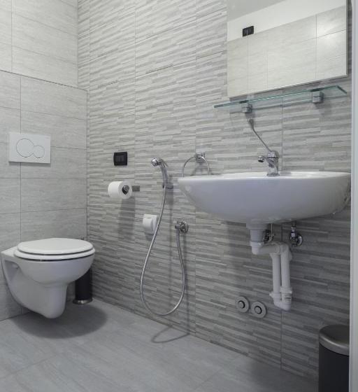 호텔 Easy Venice Rooms 1 2