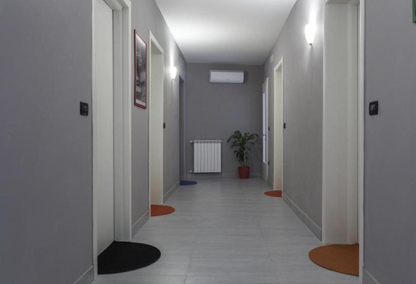 호텔 Easy Venice Rooms 1 2