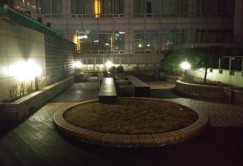 Ekonomy Hotel Myeongdong Premier