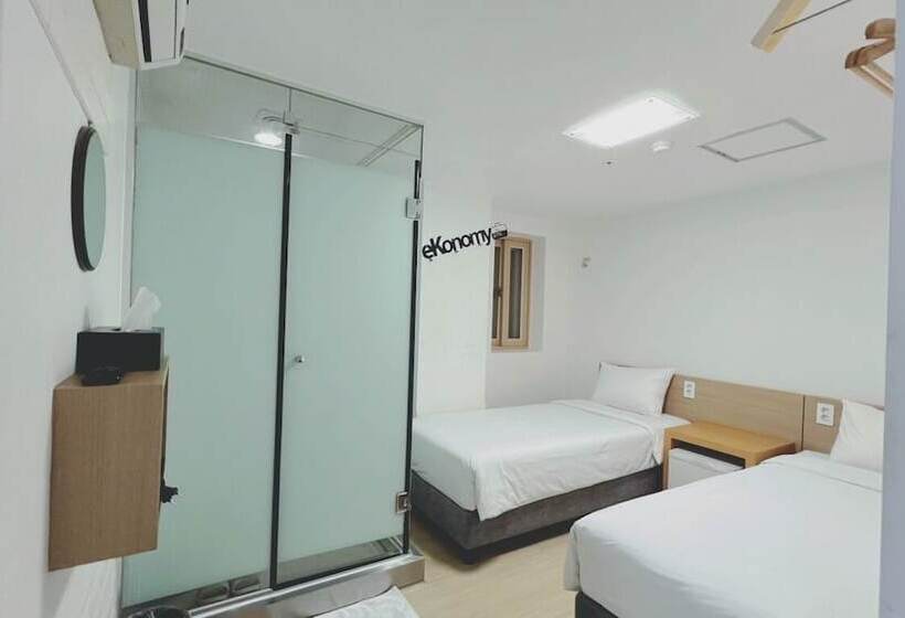 Ekonomy Hotel Myeongdong Premier