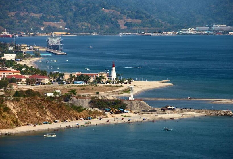 בית מלון כפרי The Lighthouse Marina Resort