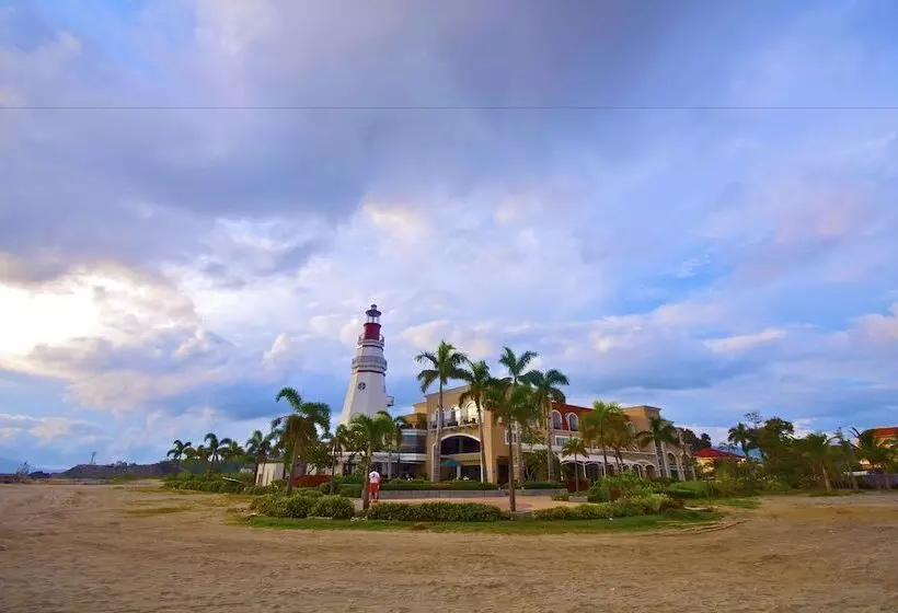 هتل The Lighthouse Marina Resort