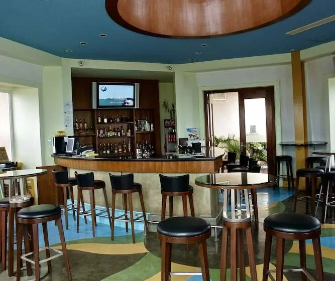 هتل The Lighthouse Marina Resort