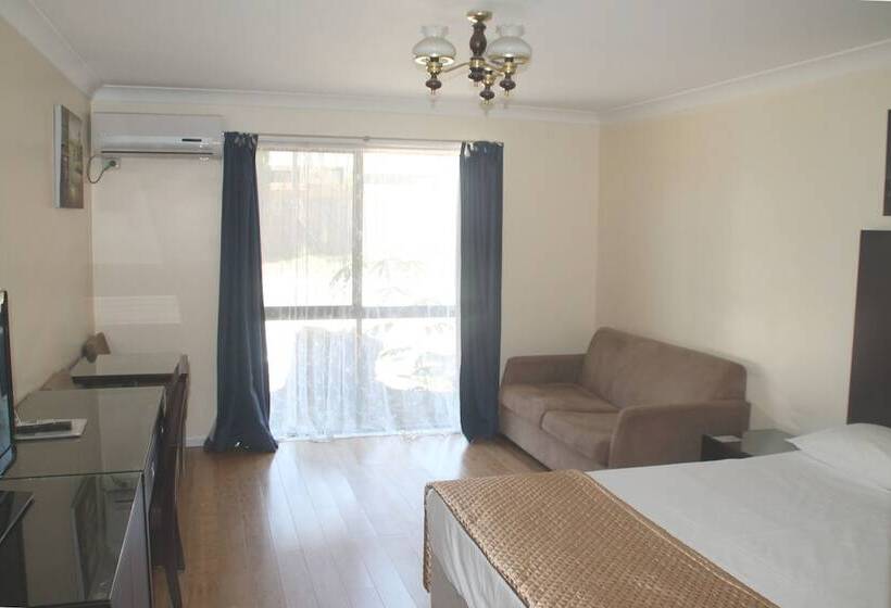 Мотель Centenary Motor Inn