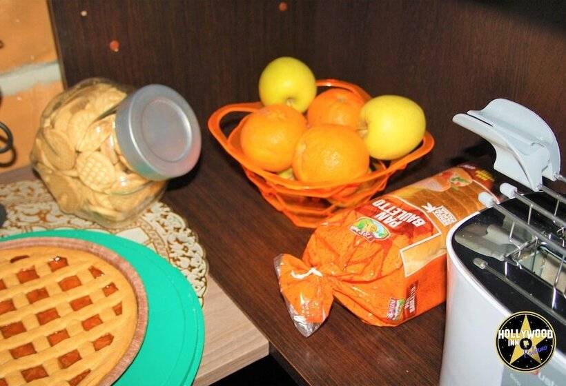 پانسیون Hollywood Inn Palermo