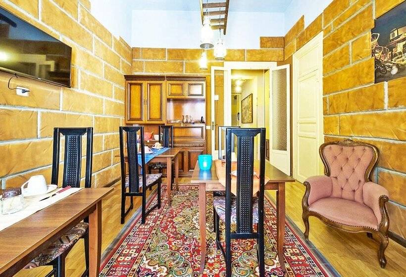 پانسیون Hollywood Inn Palermo