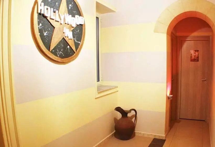 پانسیون Hollywood Inn Palermo