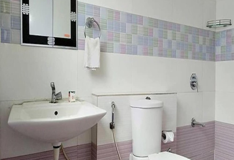 Fabhotel Shreyas Inn