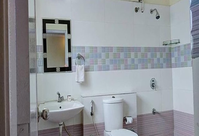 Fabhotel Shreyas Inn