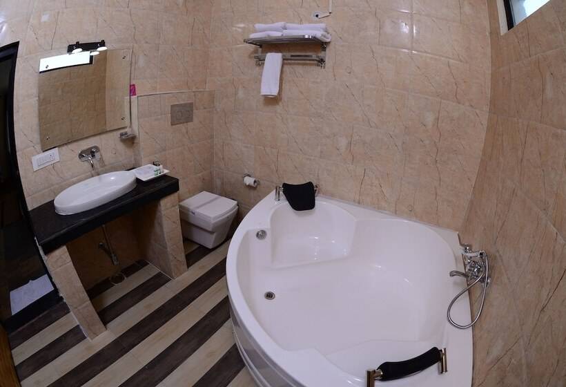 Hotel The Tattwaa Corbett Spa & Resort