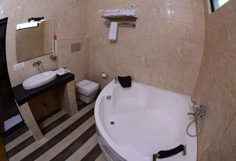 ホテル The Tattwaa Corbett Spa & Resort