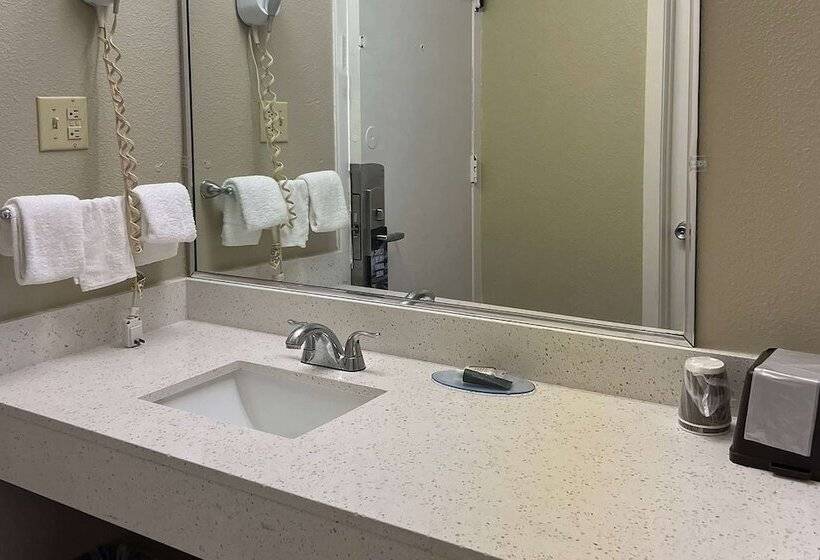 בית מלון כפרי Travelodge By Wyndham Carlisle North