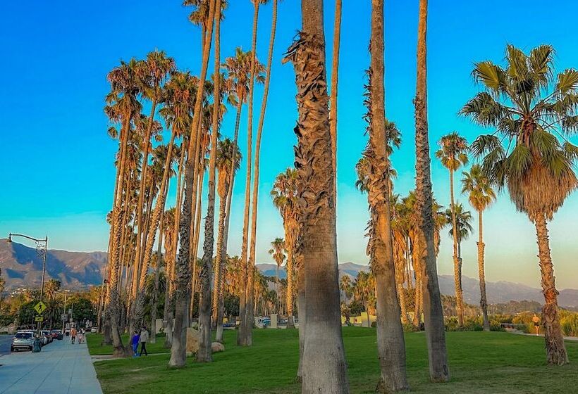 Ith Santa Barbara Beach Hostel