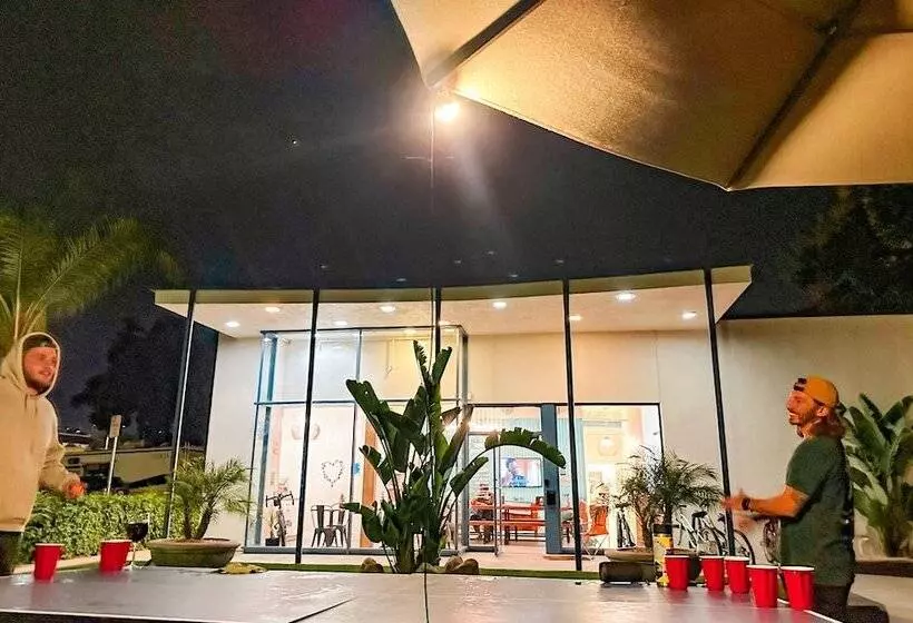 Ith Santa Barbara Beach Hostel