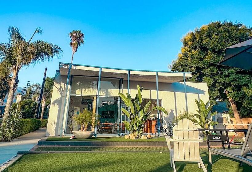 Ith Santa Barbara Beach Hostel