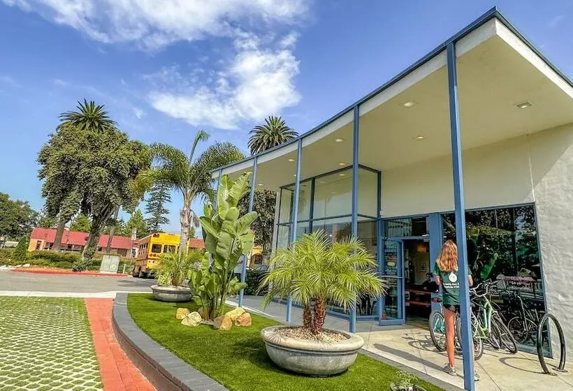 Ith Santa Barbara Beach Hostel