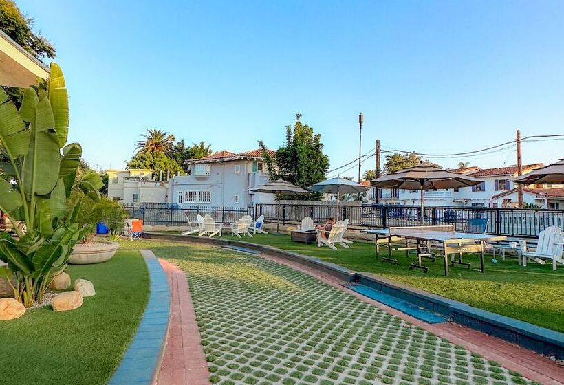 Ith Santa Barbara Beach Hostel